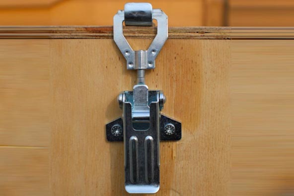 Chiusure a Leva Regolabili