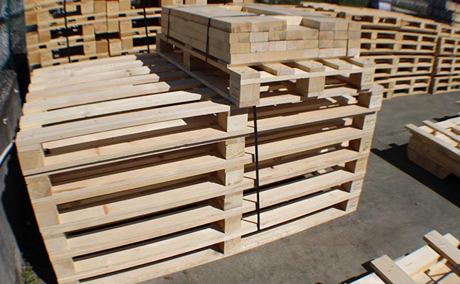 Bancali e palltes in legno