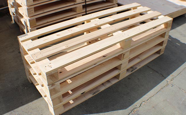 Bancali e palltes in legno