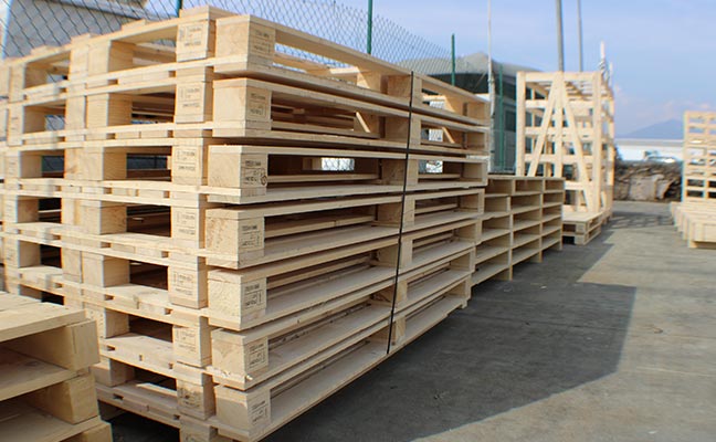 Bancali e palltes in legno