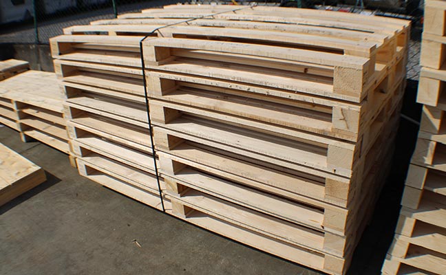 Bancali e palltes in legno